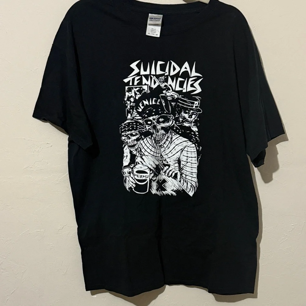 Gildan Black Graphic Tee with White Design - Picture 3 of 4